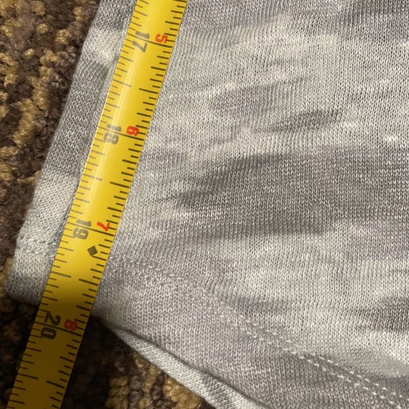 AG grey toned camo muscle tank size xs. - Picture 7 of 8